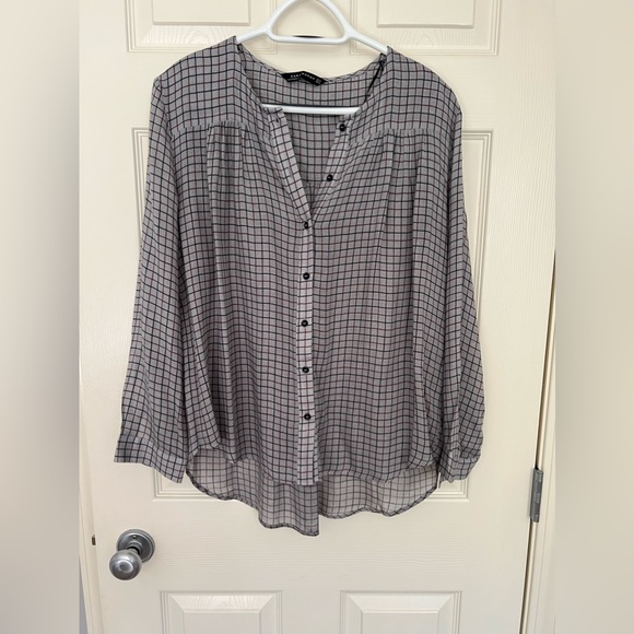 Loose and light fitting top from Zara. - Picture 1 of 3